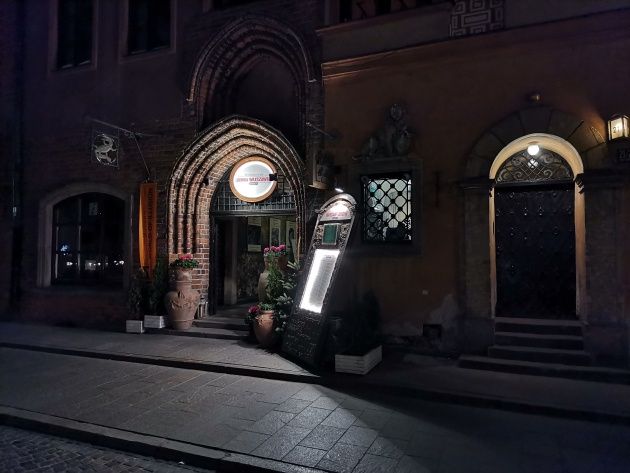 Honor View 20 - zdjęcia nocne korekta ekspozycji