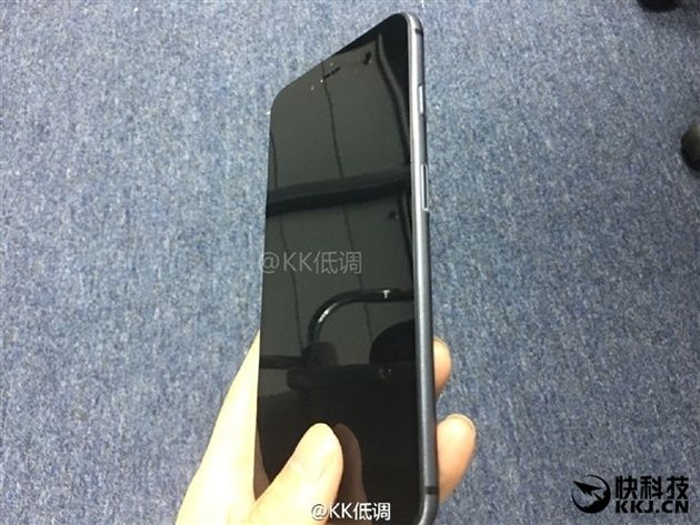 iPhone 7 czarny bok