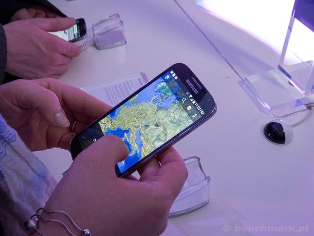Samsung Galaxy S4 dłoń