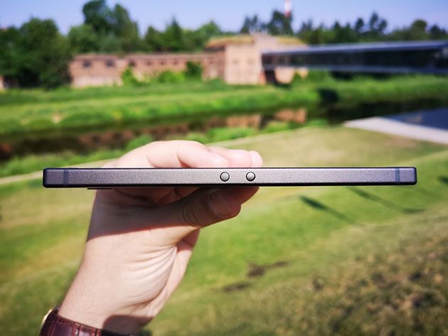Razer Phone - przyciski do regulacji głośności