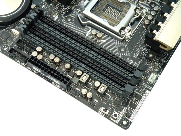 ASUS sloty ram