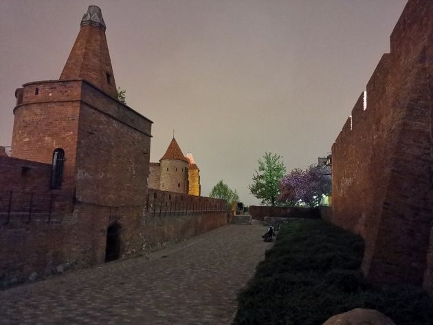 Honor View 20 - zdjęcia nocne mało światła