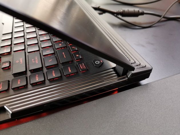 ASUS REDEFINE 2019 ROG - zawias w STRIX