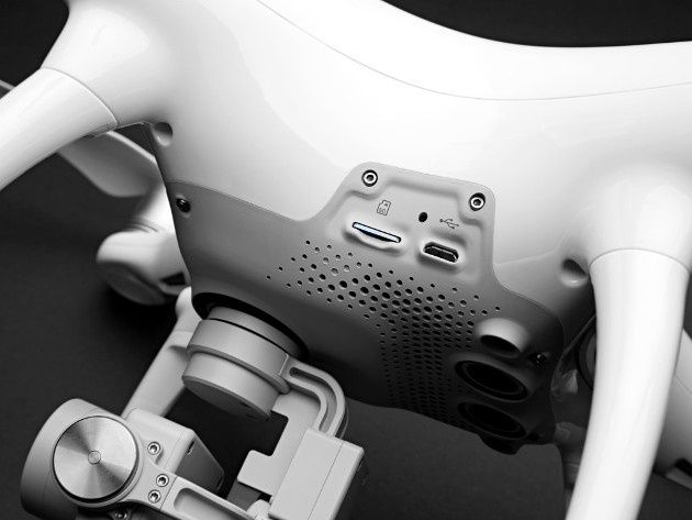 DJI Phantom 4 porty