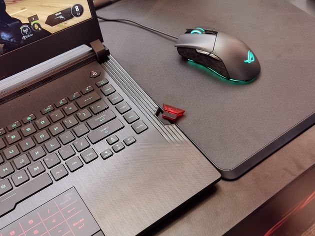 ASUS REDEFINE 2019 ROG - wyciągnięty Keystone