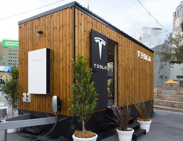 Tesla Tiny House drzwi