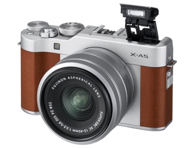 Fujifilm X-A5 widok przód bok obiektyw lampa