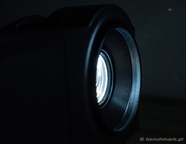 InFocus IN119HDx lampa włączona obiektyw