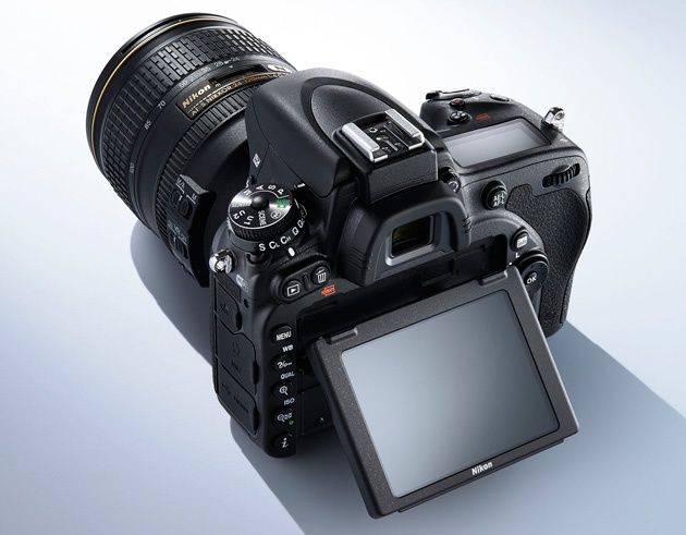 Nikon D750 widok tył bok LCD