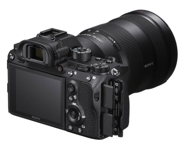 Sony A7R III sloty