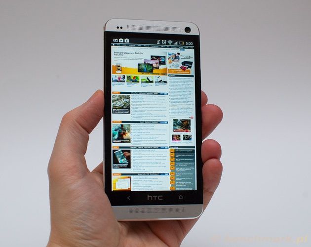HTC One widok dłoń