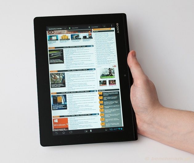 Sony Xperia S tablet dłoń