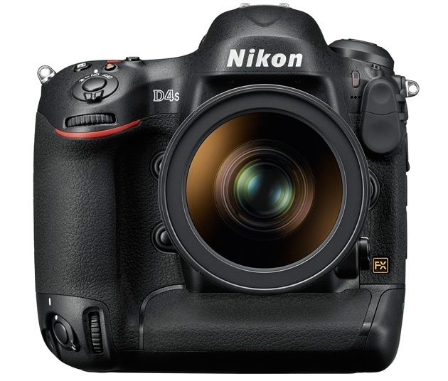 Nikon D4S przód 24-70mm