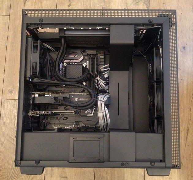 NZXT H700i SPC Navis 240 Pro AIO