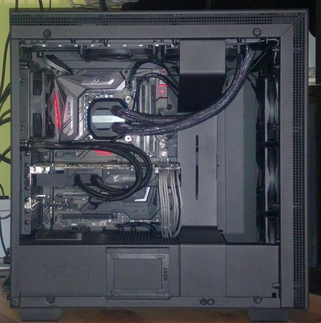 NZXT H700i Corsair H115i AIO