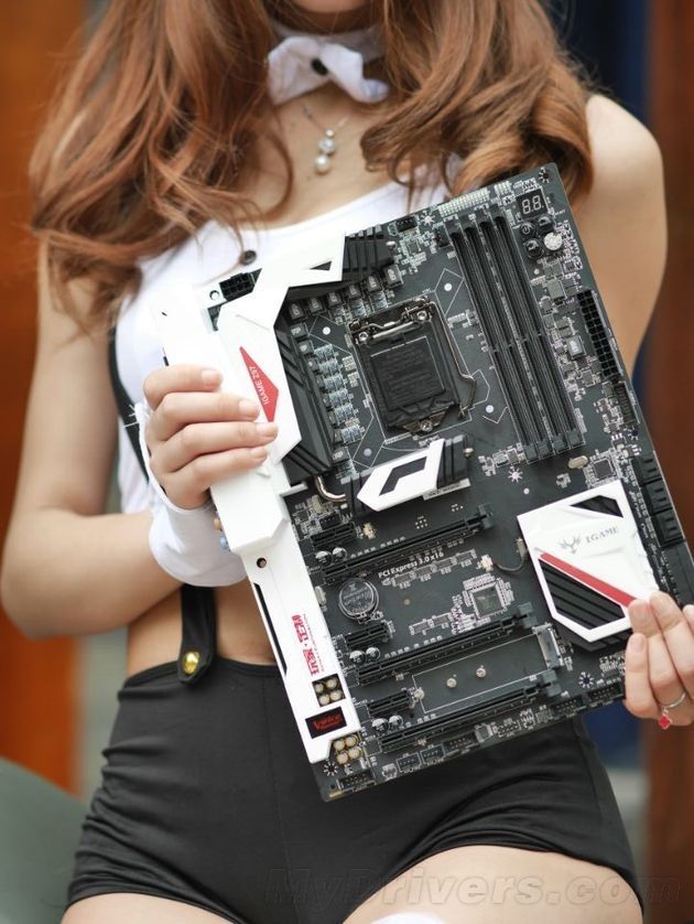 Colorful iGame Z170 - hostessa z płytą główną