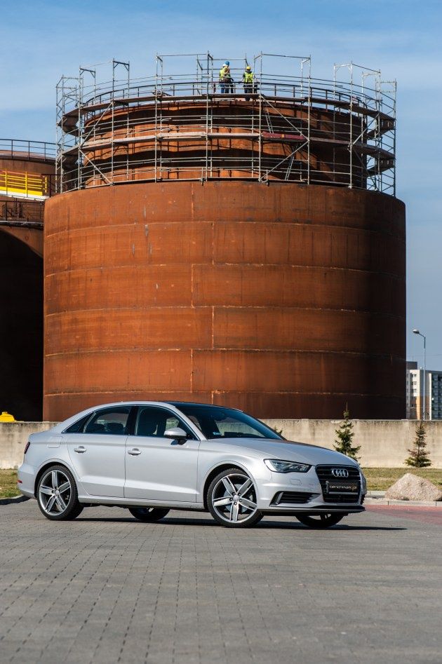 Audi A3 Limousine bok