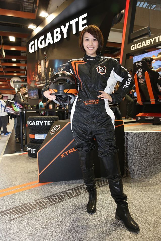 Gigabyte hostessy