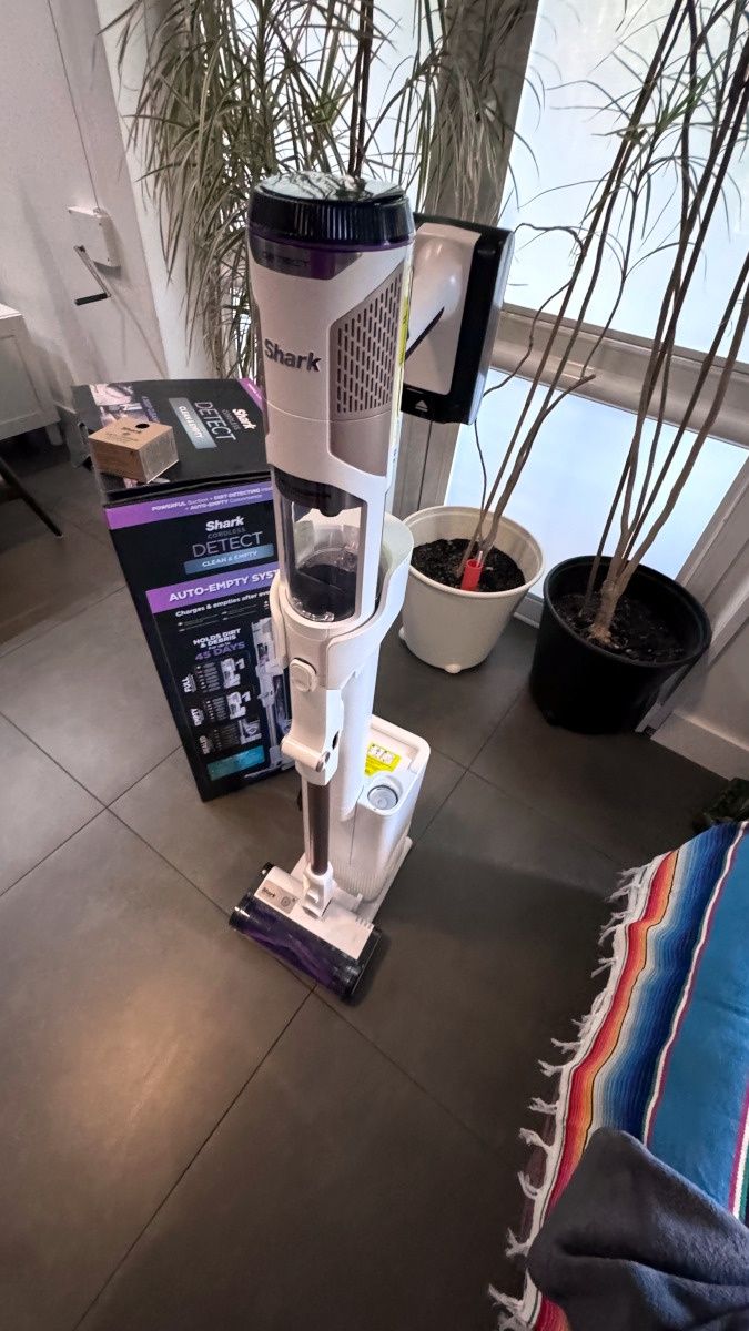 Shark Detect Clean &amp; Empty IW3612