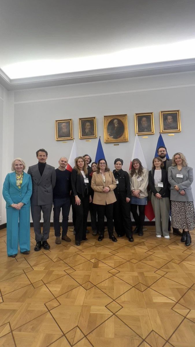 Alek Pietrzak z wizytą w Sejmie. Chodzi o tantiemy!