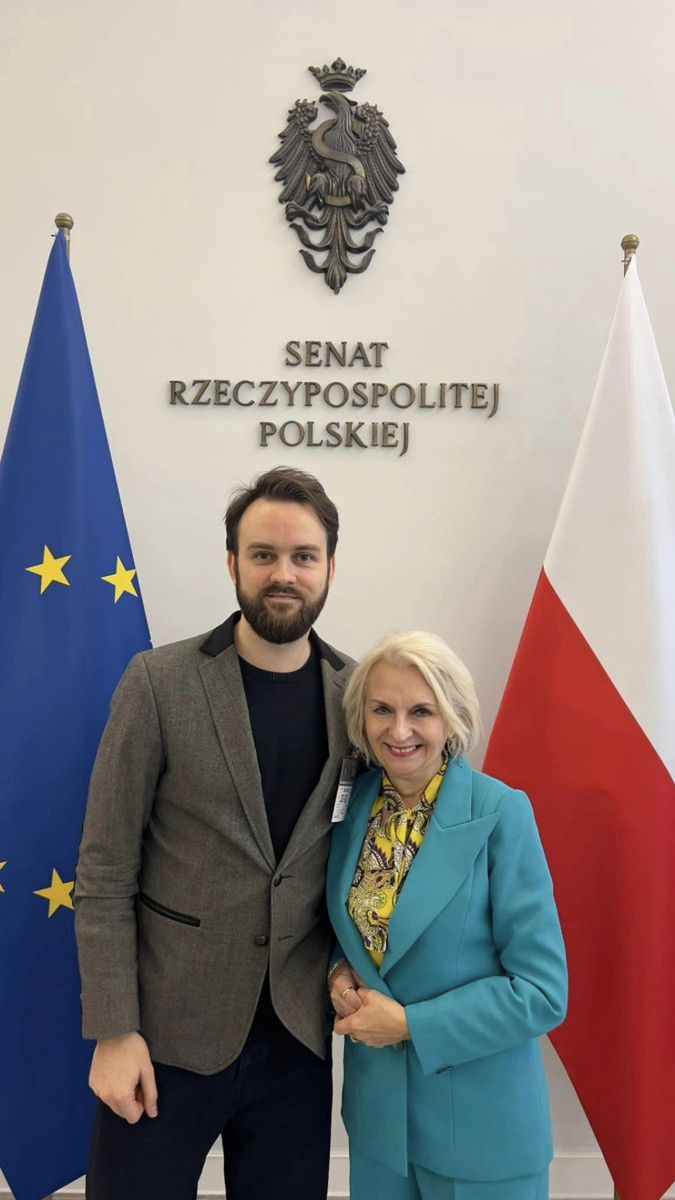 Alek Pietrzak z wizytą w Sejmie. Chodzi o tantiemy!