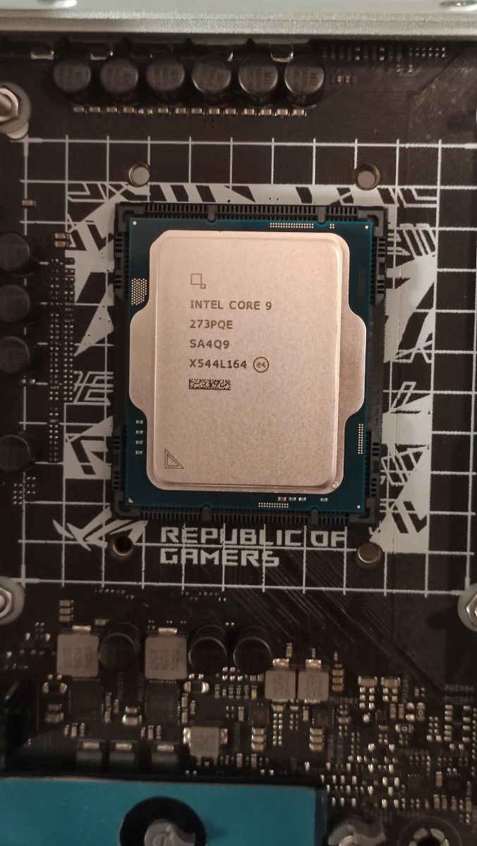 Intel Core 9 273PQE