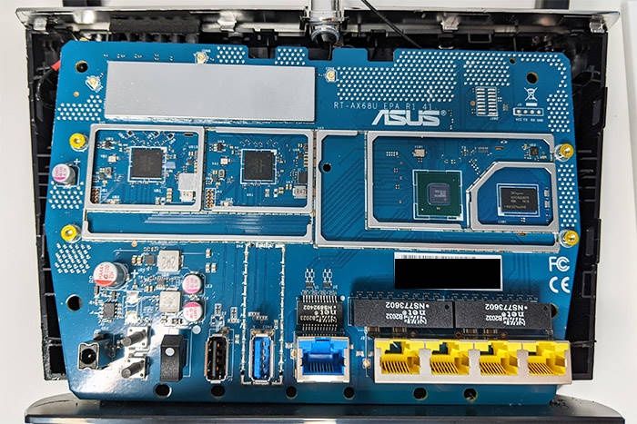 ASUS RT-AX68U - wnętrze