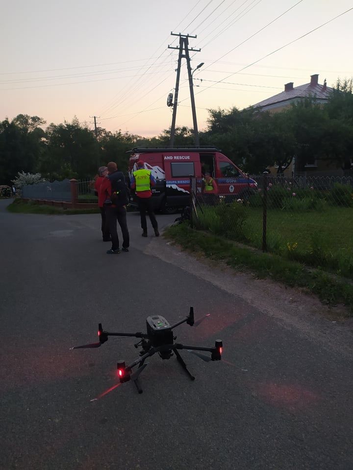dron z systemem saruva