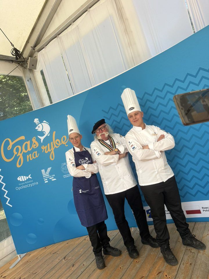 Brzostowo, uczniowie