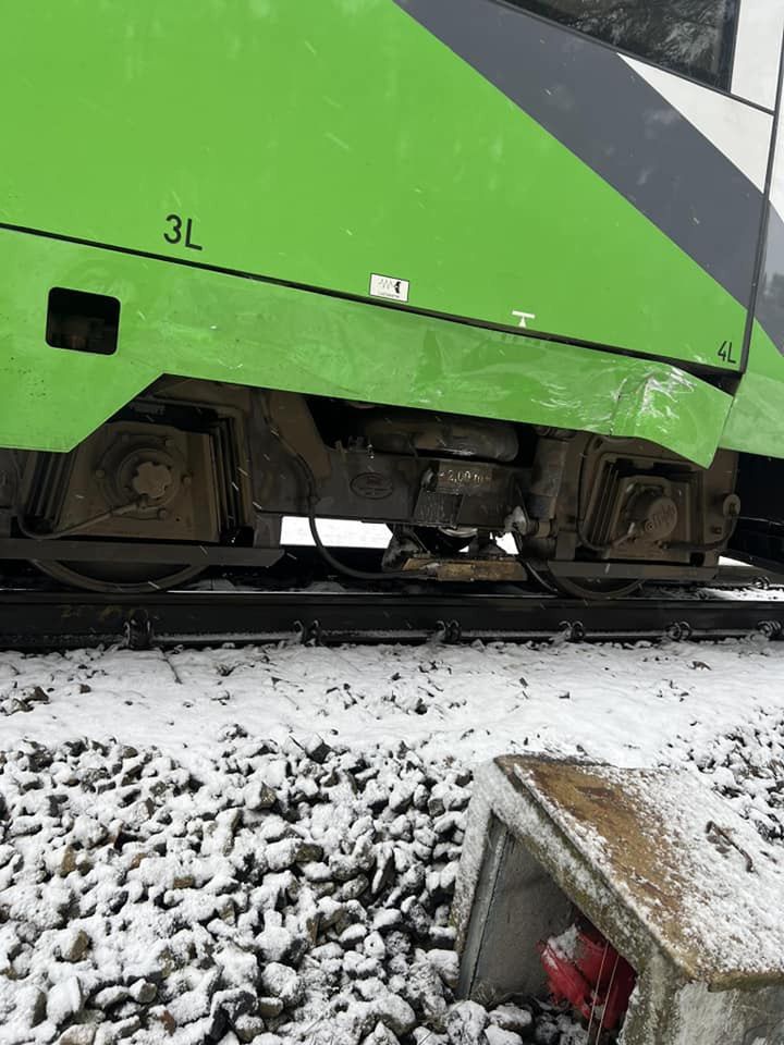 Zderzenie z szynobusem i podróż zakończona na przystanku [Zdjęcia]