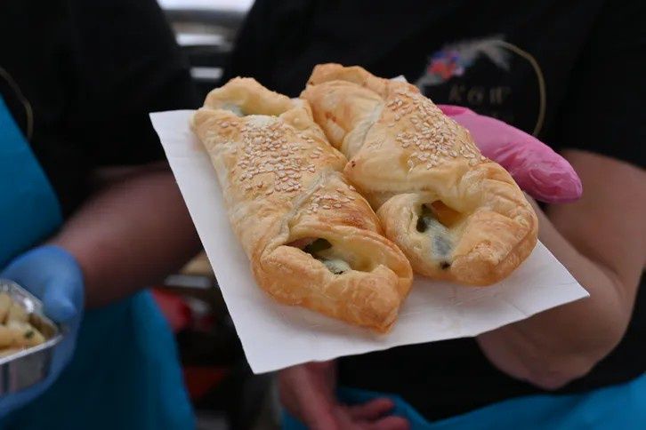 Ciasto francuskie i szparagi 