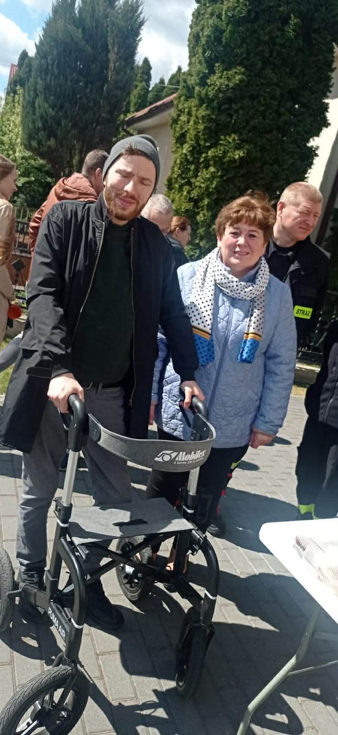 Sprzedaż ciast przed kościołami w gminie Obrowo