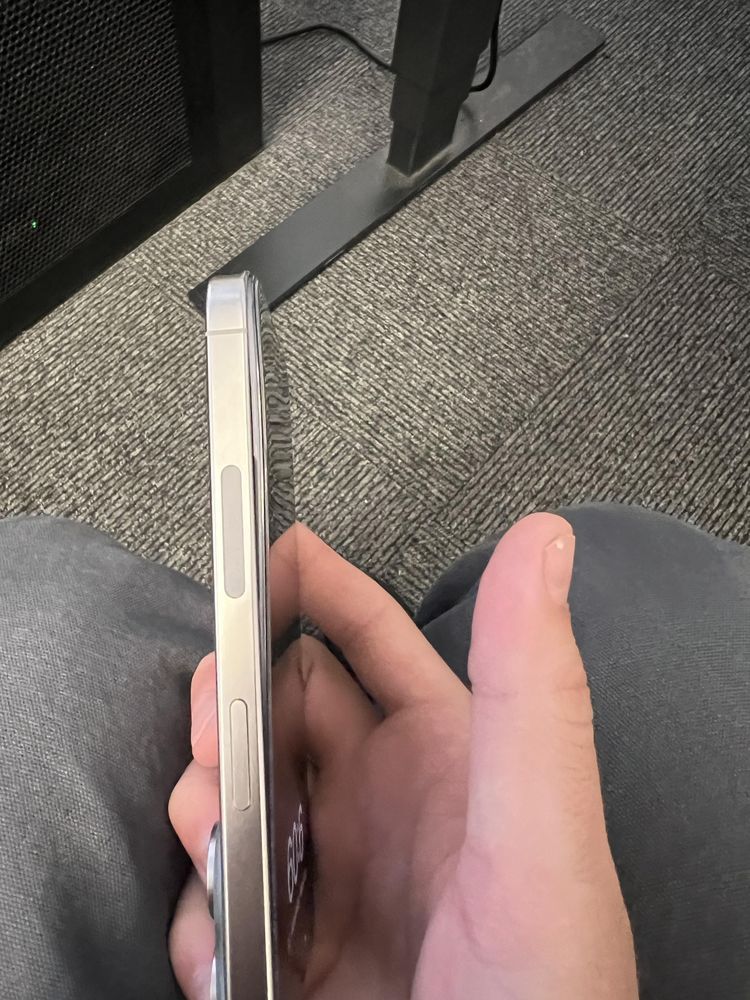 iPhone 15 Pro - wybrzuszona bateria