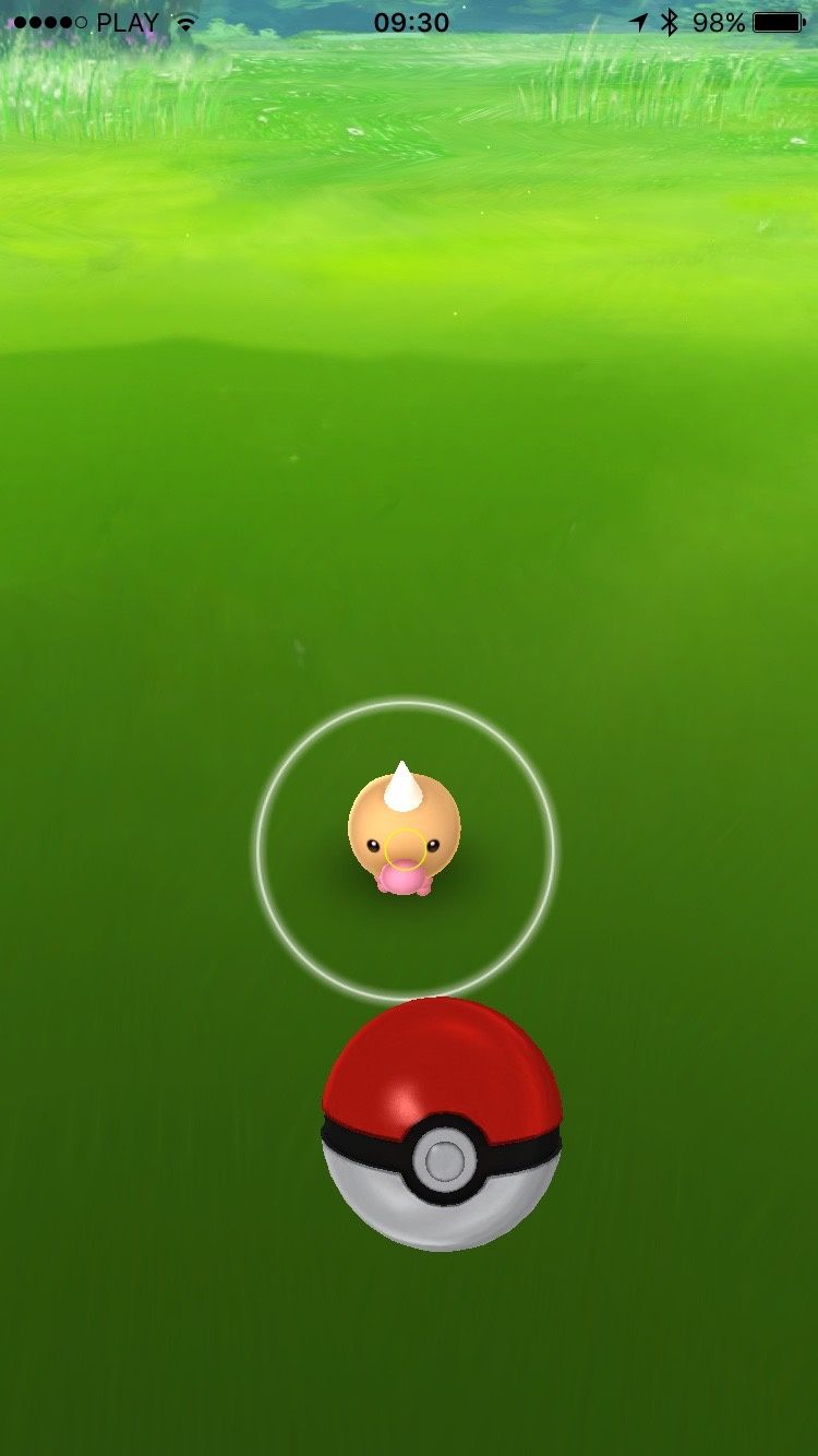 Pokemon Go - rzucanie Pokeballem