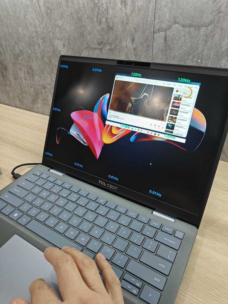 Ekran TCL CSOT 0,01 Hz (Michael Kan/ PC Mag)