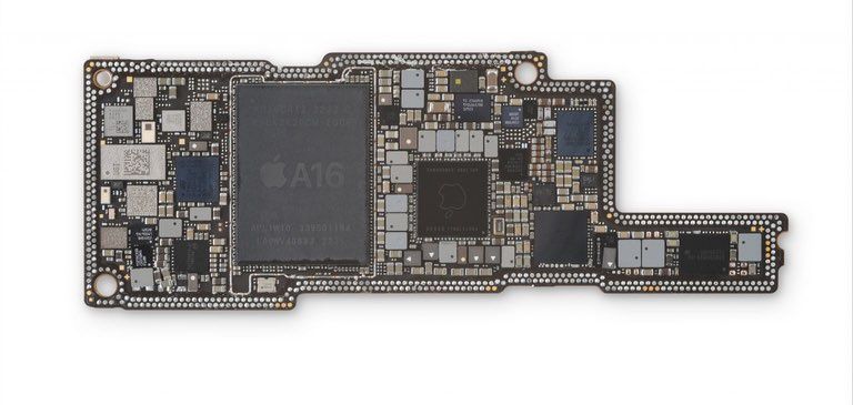 iPhone 14 pro Max wnętrze