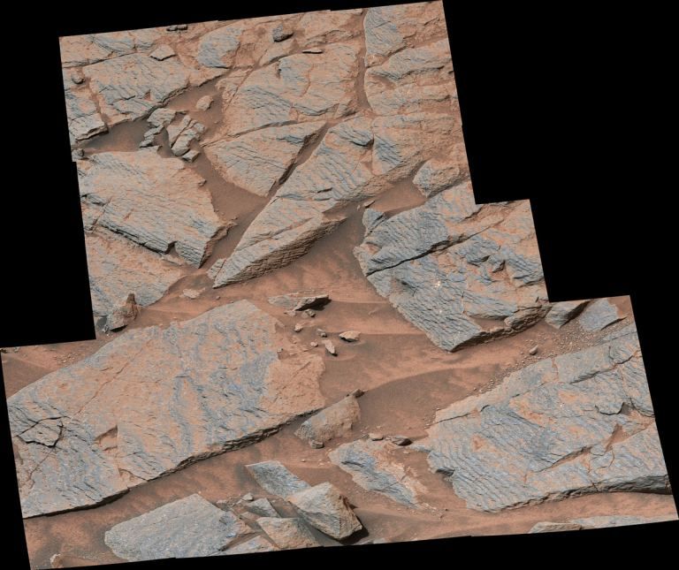 Mozaika 17 zdjęć z kamery masztowej Curiosity