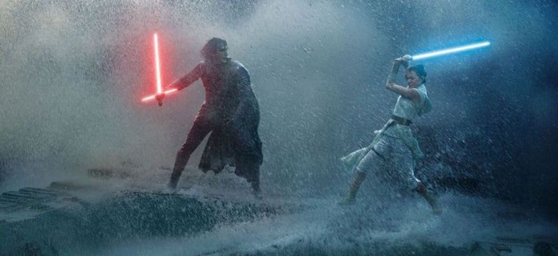 Star Wars: Skywalker. Odrodzenie - walczący Kylo Ren i Rey