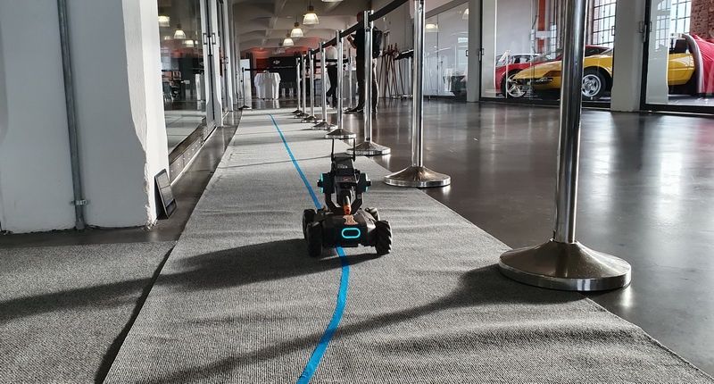 Dji RoboMaster S1 - robot sam podążający za linią