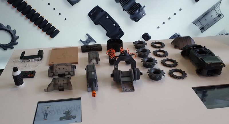Dji RoboMaster S1 - zawartość pudełka - części do samodzielnego złożenia
