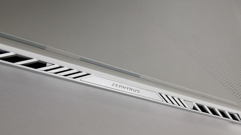 Tył laptopa ASUS Zephyrus