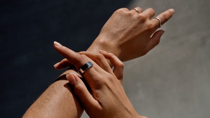 Oura Ring na palcu