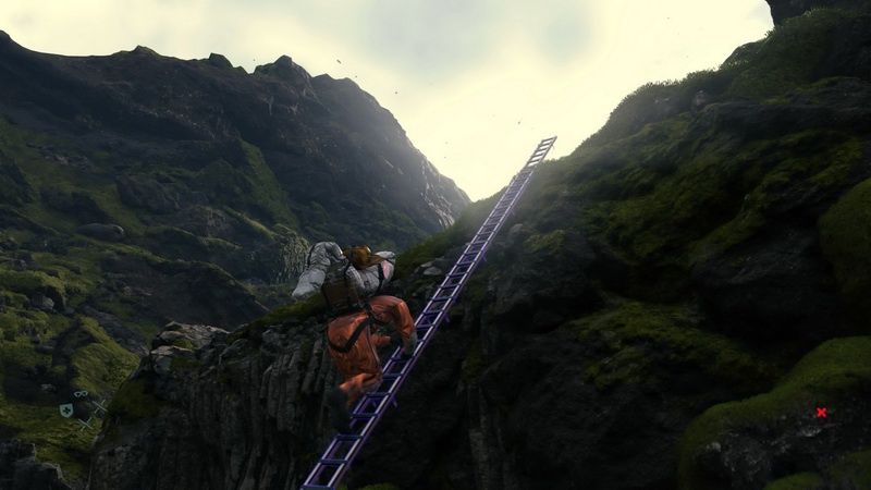 Death Stranding - wspinanie się na drabinę z nietypowym towarem