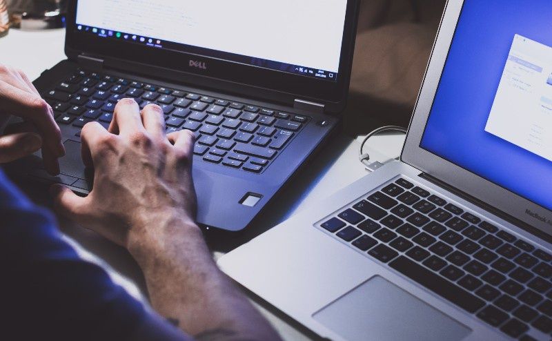 co może zrobić haker w publicznej sieci WiFi?