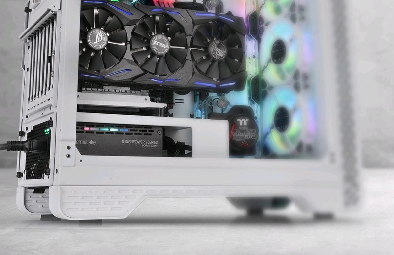 Thermaltake S500 TG Snow Edition