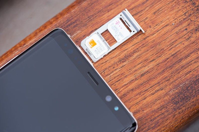 Hybrydowy slot microSD