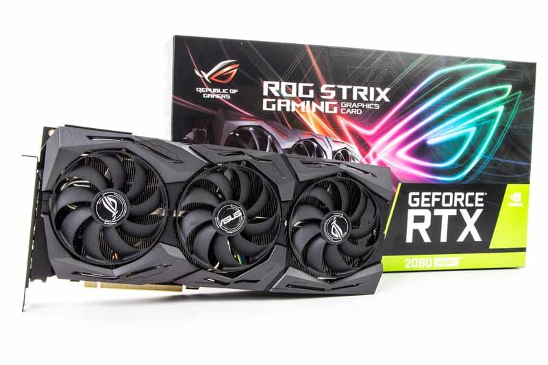 ASUS ROG STRIX GeForce RTX 2080 Super OC - pozuje obok pudełka