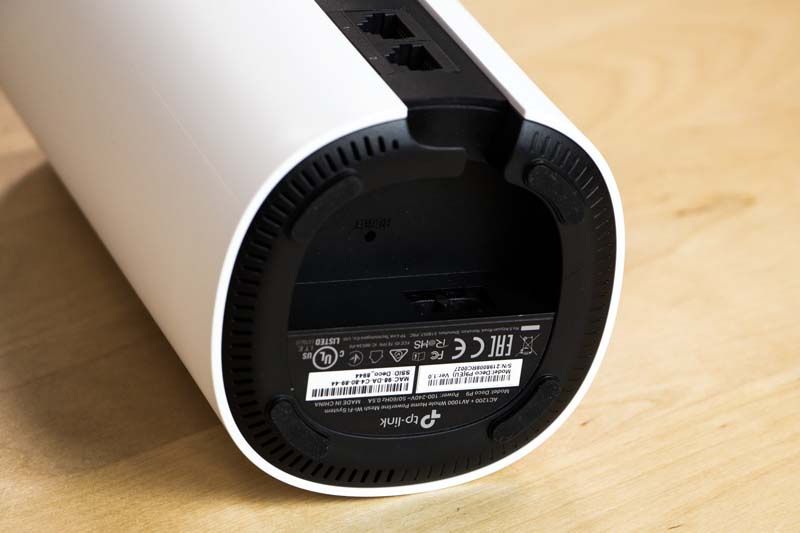 TP-Link Deco P9 - Od spodu
