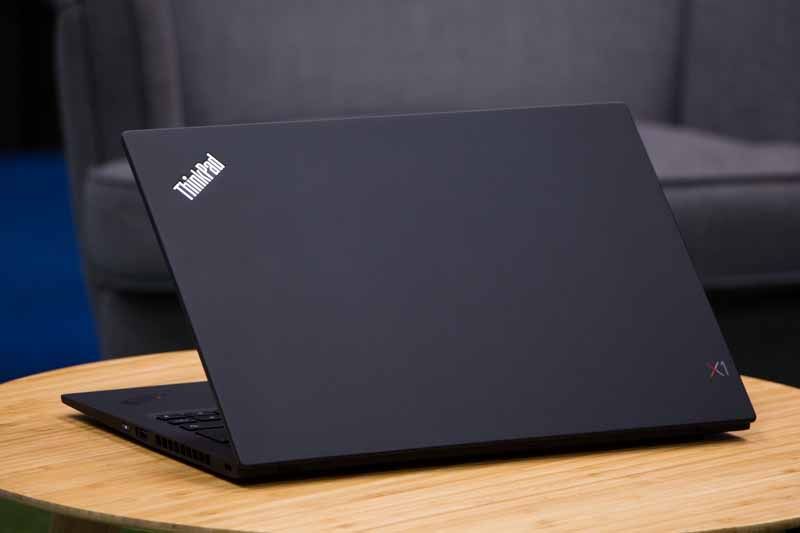 Lenovo ThinkPad X1 Carbon 7 tył