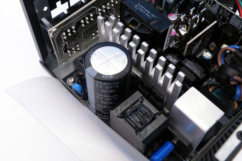 Chieftec Polaris PPS-750FC - wnętrze